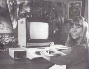 Roberta Williams ante un ordenador personal de la época Roberta Williams ante un ordenador personal de la época